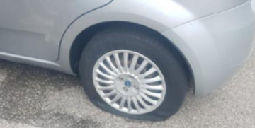 Cornedo. Tagliate le gomme di 30 auto. Inchiodati i due vandali