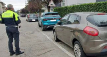 Cornedo: Danneggia tre vetture e fugge. Filmato l'autista pirata